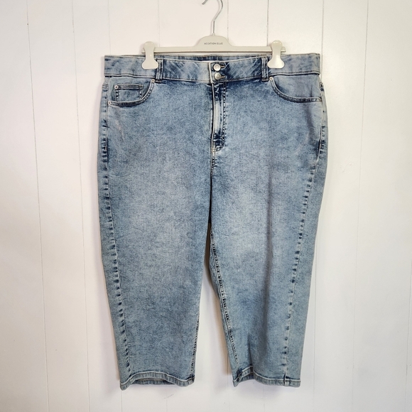 Penningtons Curvy Fit Denim Capri Light Wash Jeans d/C Plus Size 24 Stretch - Picture 2 of 11